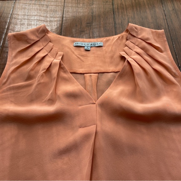 Antonio Melani Olivia Ridge Split V-Neck Sleeveless Blouse - Picture 4 of 5